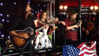 Tony Suraci & Holly Palmer perform 