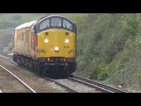 Class 37116 & 37057 (D6757) pass Pevensey and Westham - 28th October 17