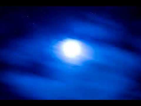 Moon in Aquarius Personality Traits 🌜♒