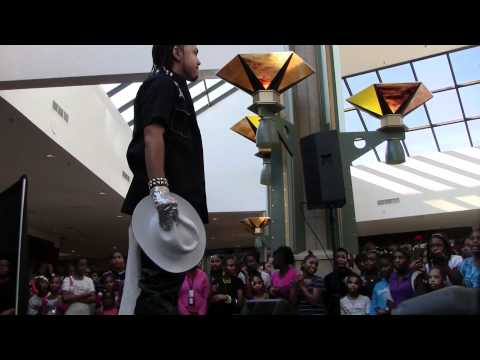 Iyse Gibson Performs Live at Heal the Hood Anti-Bullying Rally