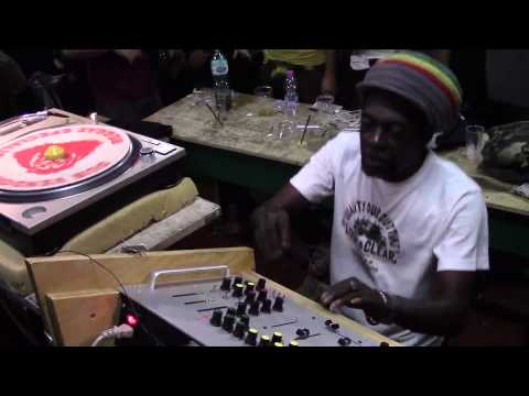 ABA SHANTI I - VIOLIN STEP (ASHANTI SELAH) ON JAH STATION SOUNDSYSTEM - ROMA 7 NOVEMBRE 2014