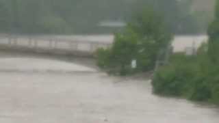 preview picture of video 'Hochwasser Leisnig 2013 mit Sicht auf Fischendorfer Brücke'