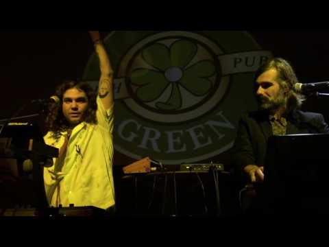 "Suena Brillante" Joe Crepúsculo, Aaron Rux y Alacrán