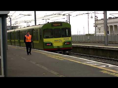 Dart departing Dun Laoighre station