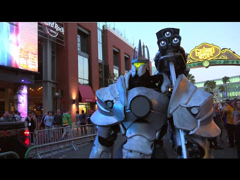 Overwatch Reinhardt Cosplay at SDCC 2016 by Extreme Costumes