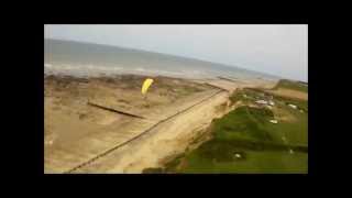 preview picture of video 'Paragliding West Runton with top landing'