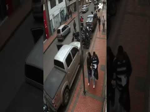 Su moto fue movida por otro vehículo y ahora debe pagar la multa: así ocurrió en Zipaquirá