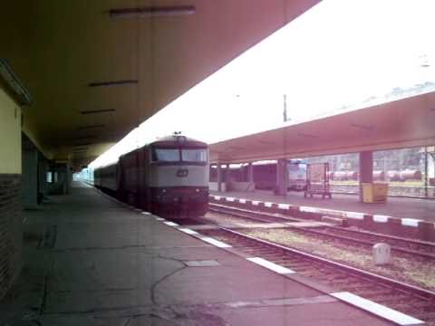 749 146 na čele R 1247 - Rozjezd Praha Smíchov - 2.10.2010.