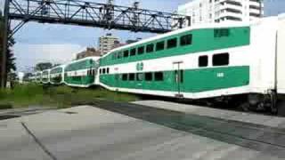 preview picture of video 'Westbound GO Express Train Pass Port Credit'