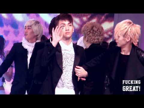[fancam] 101230 SHINee Key holds BEAST Dongwoon's hand@ K. GYDJ