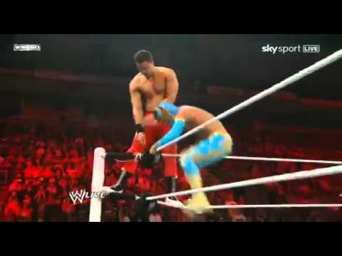 Sin Cara WWE Debut Match - Raw 4/11/11