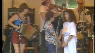 Kate and Anna McGarrigle with Family and Friends: Mariposa Festival (1989)