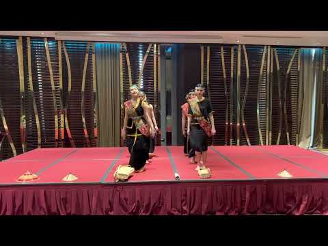 Nunuk Ragang Dancers