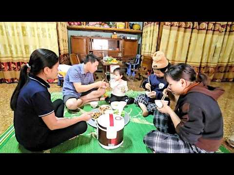 Accepting Hối's invitation, Thu and TỂN went to his house for a meal during the Lunar New Year.