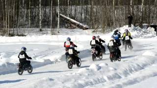 preview picture of video 'Vanhat moottoripyörät ja mopot. Jäärata-ajot Joroinen - Motorcycles Ice Road Racing'