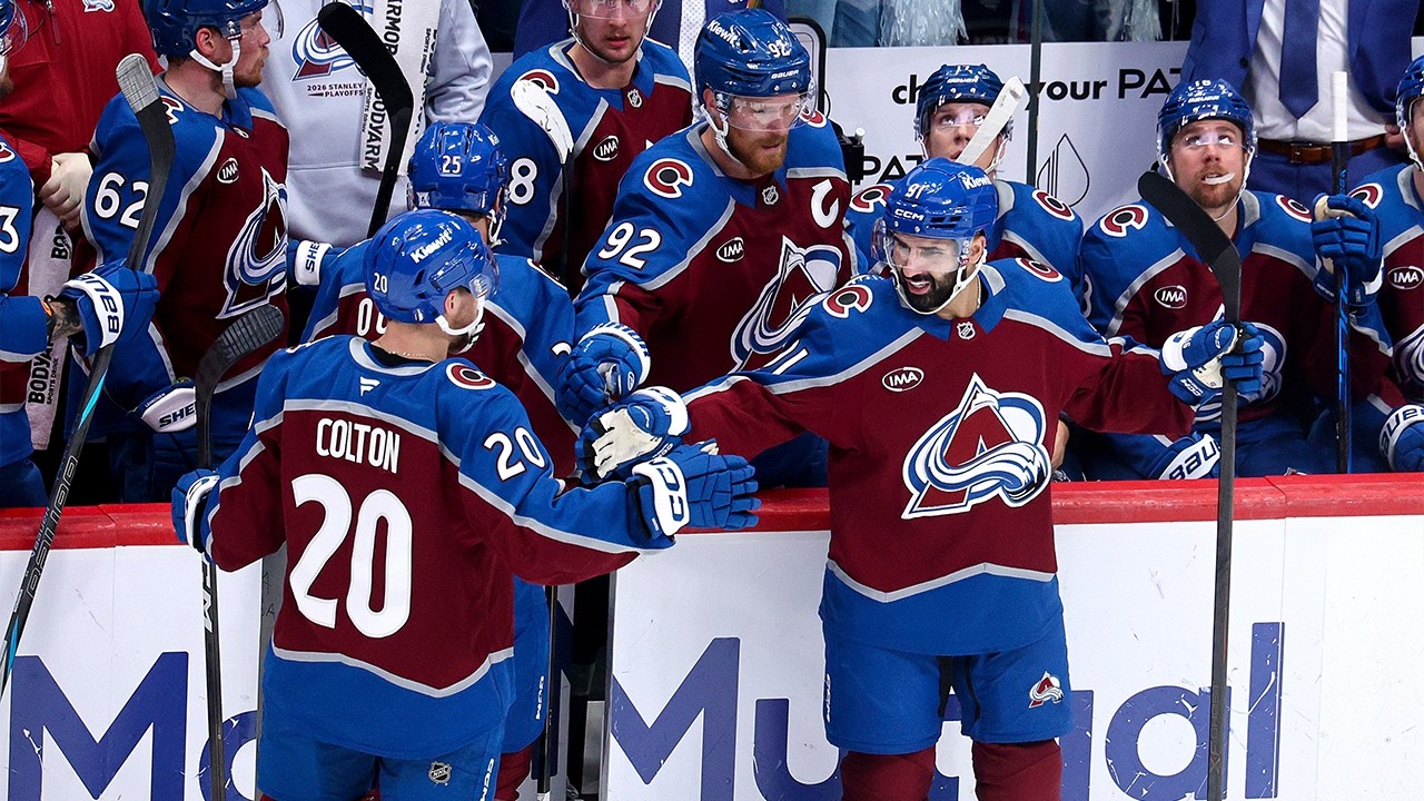 The Colorado Avalanche strike first in Game 2!