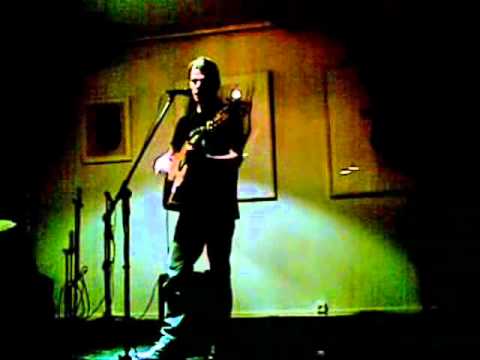 Malcolm Kaksois: Vicky (live)