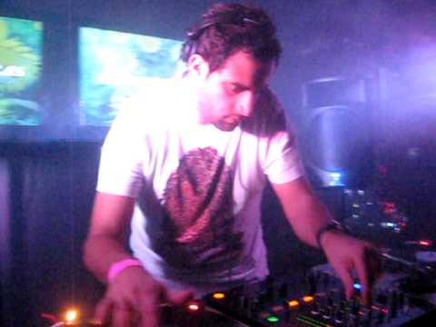 MIHALIS SAFRAS playing at SANTIAGO 22.10.09 part 5