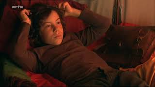 La Fonte des neiges (2008) Leo wakes up in a tent 