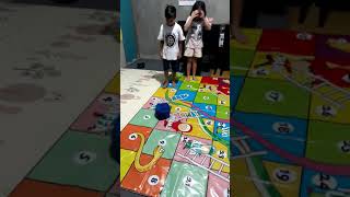 Download lagu Ular Tangga Jumbo bikin anak betah bermain sambil belajar, sampe juga di Kalsel nih mp3