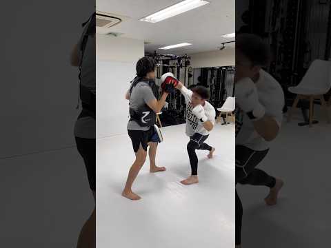 ボディジャブからオーバーハンドか左ハイキック！ #キックボクシング #ミット打ち #mma