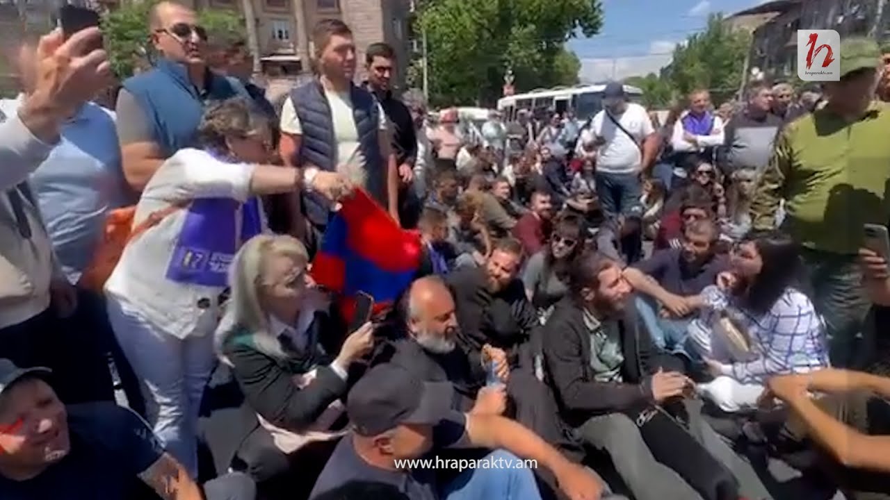 30 վայրկյան ժամանակ եմ տալիս. ցուցարարները փակել են խաչմերուկը