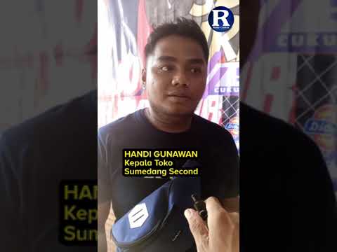 Beli Jaket Pakai Daun Pisang