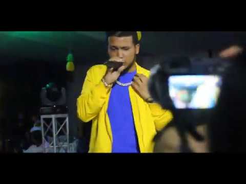 Joseibol en vivo en actividad privada de Fashion models