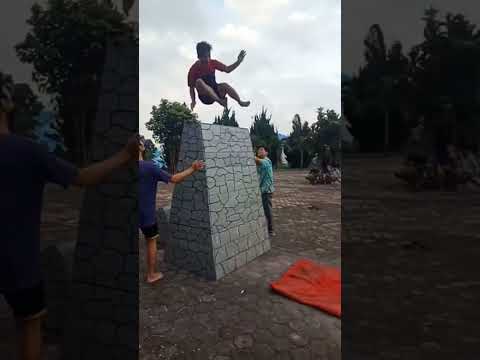 Lompat Batu😲😳 Suku Batak Nias #subscribe #shorts #like #lompatbatu #nias #gunungsitoli #budayabatak