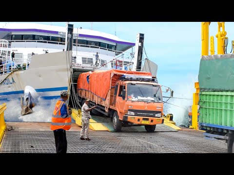 Crazy Way They Offload Heavy Vehicles on an Unstable Ferry Boat