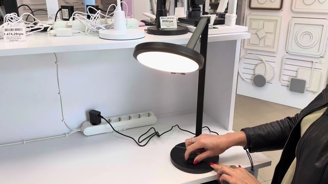 Настольный светильник VIOLUX EVEREST 8W 550LM 30-65K черный 530101