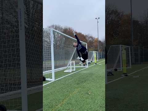 Who doesn’t love a top hand save 🤩🧤