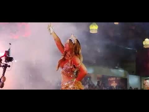 Paola Oliveira ovacionada na final de samba-enredo Gres Acadêmicos do Grande Rio 