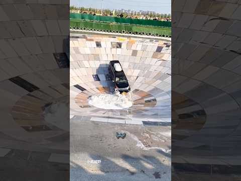 🚗🫧 السيارة الزلقة وغسيل الإطارات المضحك 😂🛞