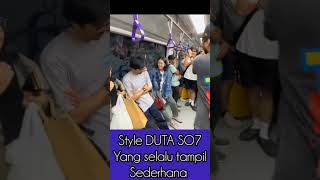 Download lagu Gaya santai Duta SO7 saat ditempat umum 🤩 #dutaso7 #pakduta #sheilaon7 #so7 #vokalis mp3