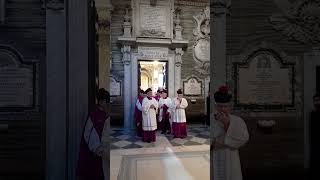 Santa Maria Maggiore bazilika - püspökök és bíborosok bevonulása a szent misére