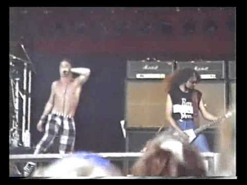 FAITH NO MORE - We Care A Lot 1990-06-30 Roskilde Festival