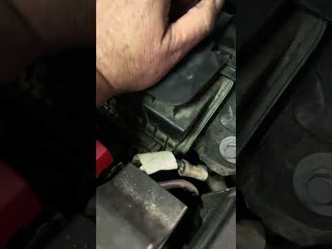 Renault Talisman R9M409 1600 turbo diesel air filter replacement - the easiest air filter I've seen