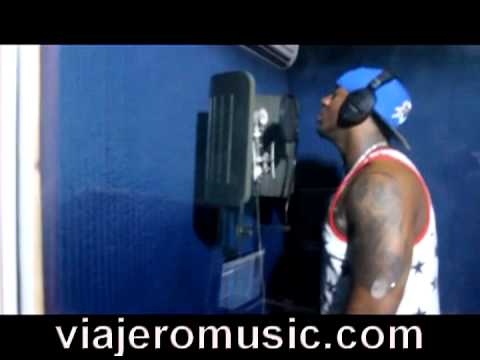 los teke teke y el jou-c en cura en santiago hablan de su colaboracion