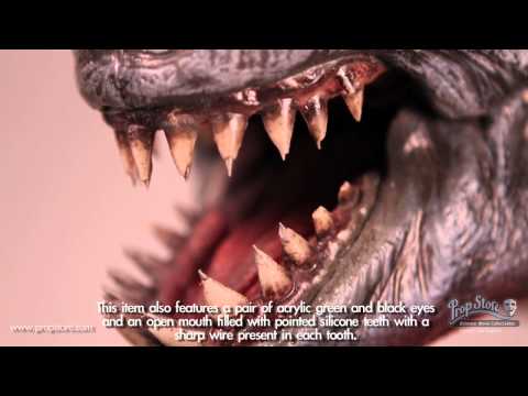 Piranha 3DD Hand Puppet with Metal Teeth & Siringe