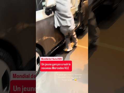 😅 Un enfant accidente une Mercedes VLE au Mondial de l’Auto ! #mercedes