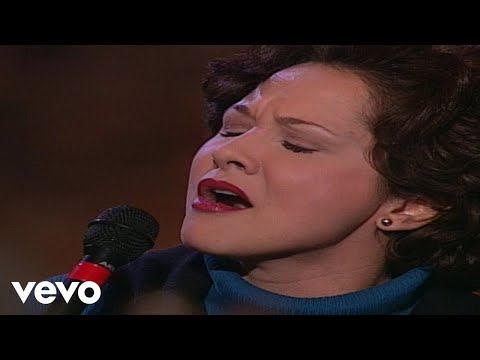 Bill & Gloria Gaither - I Will Glory in the Cross [Live] ft. Allison Durham Speer