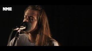 Hinds, 'San Diego' - NME Basement Session
