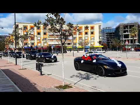 Spektakel me makina ne qender te Fierit, nusja vjen me makina superluksoze