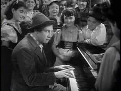 a night at the opera (1935) - Chico Marx at the piano