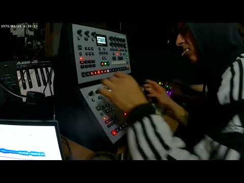 30 minutes of TEKNO live and improvised  with Elektron Analog four MKII, Digitakt, Digitone HVRTLDVS