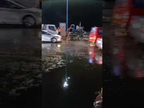 ثلج وبرق ورعد وأمطار غزيرة في الإسكندرية..مباشر