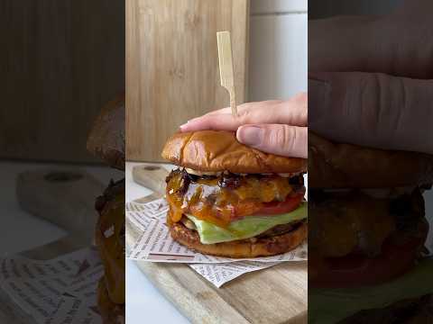 Recette Burger au boeuf, oignons confits et raclette