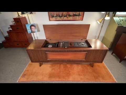 GE Stereo-Konsole Modell C843 mit dem Stereo-Bibliotheksbandsystem TAC/TD-250.