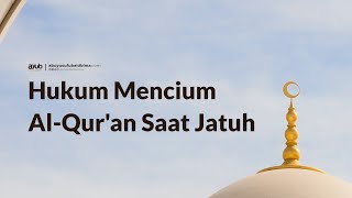 Download lagu Hukum Mencium Al-Qur'an Saat Jatuh mp3